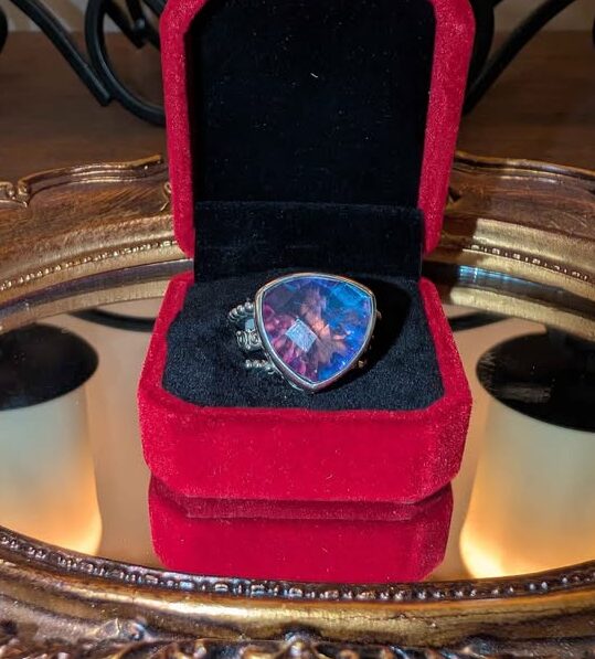 Sajen rainbow lavender quartz ring